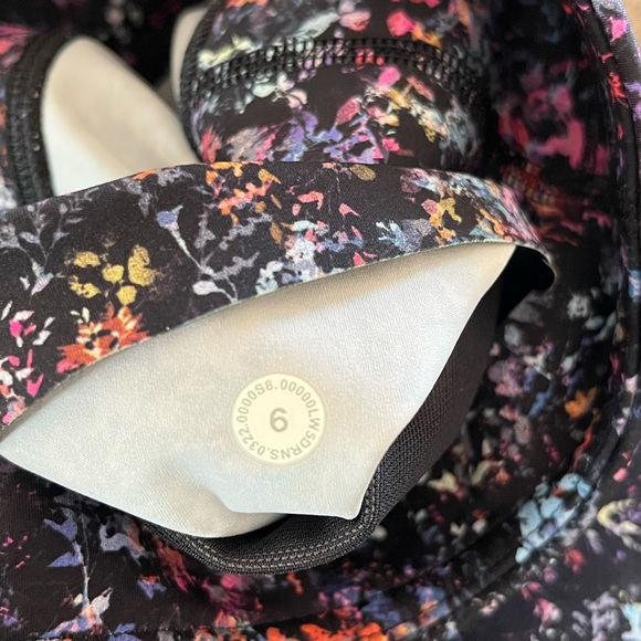 Lululemon Base Pace High-Rise Running Tight 25” - Picture 3 of 4